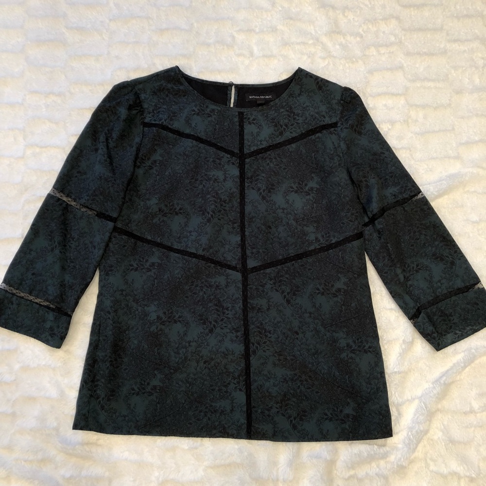 PRICE ✂️Floral pattern lace detail blouse